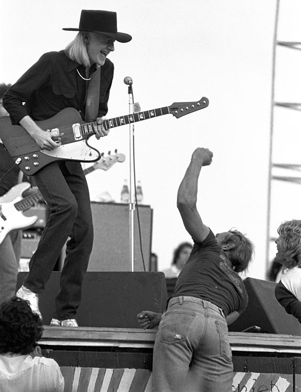 Johnny_Winter_at_Woodstock_Reunion_1979.jpg